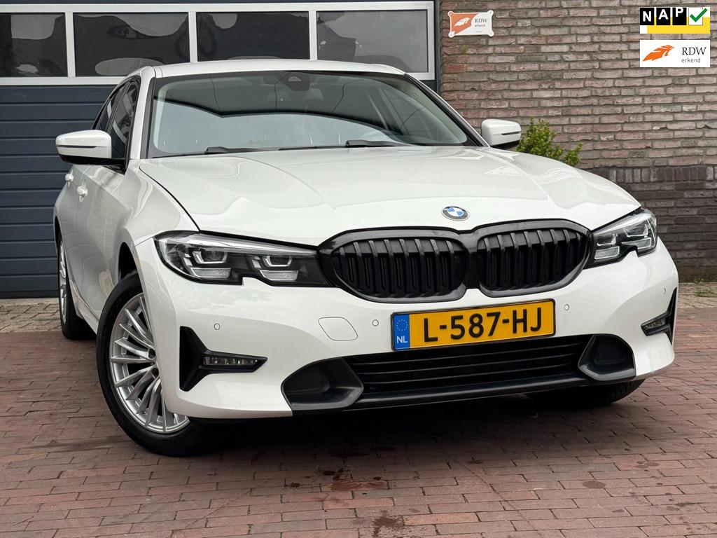 BMW 3-serie 318i High Executive Automaat, Automaat, 1998 cc, Achterwielaandrijving, Gebruikt