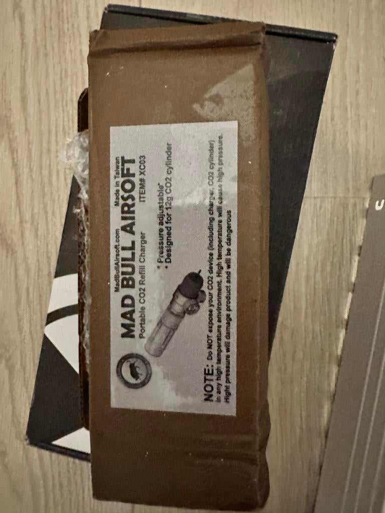 MadBull Airsoft Draagbare CO2 Navuller voor Replica's, Ophalen of Verzenden, Nieuw