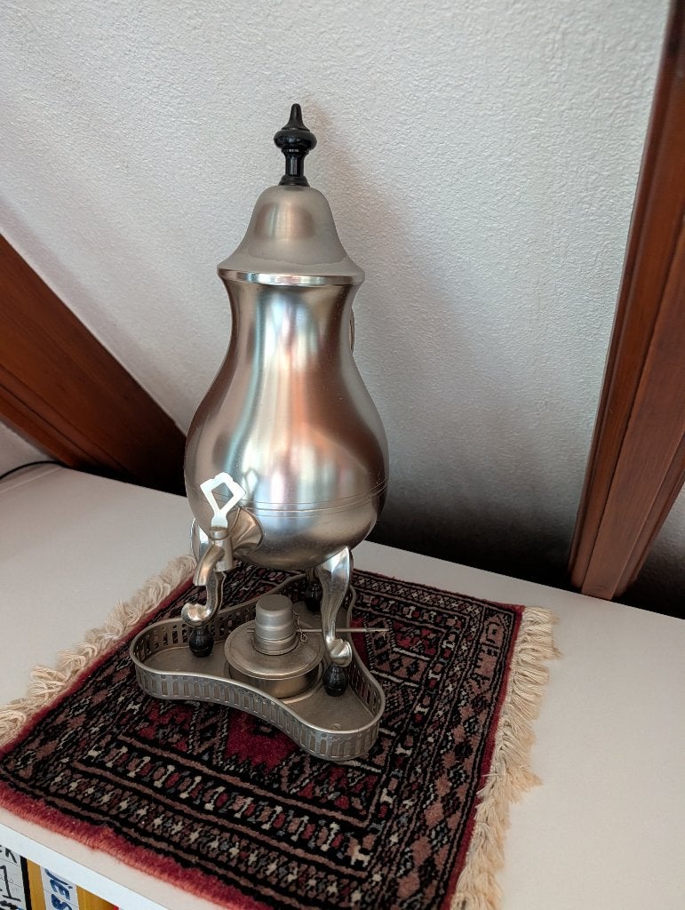 kraantjespot met antiek persje, Ophalen