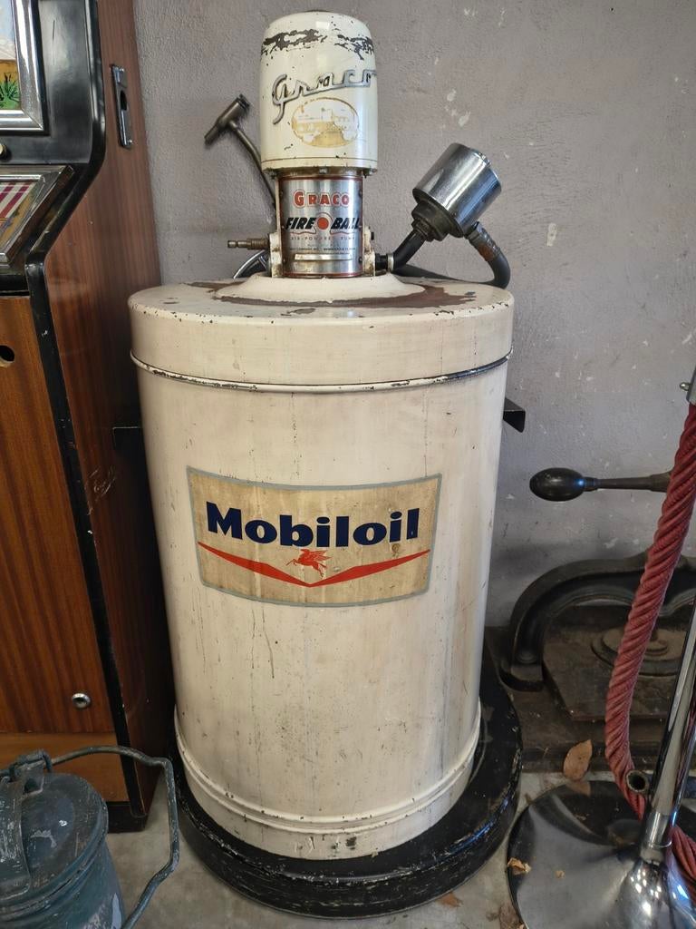 Vintage Mobil Oil drum met pomp - jaren '60 mancave item, Ophalen