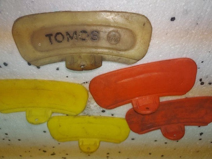 5x gele en oranje vaantjes 'Tomos', Ophalen of Verzenden, Overige typen, Overige merken