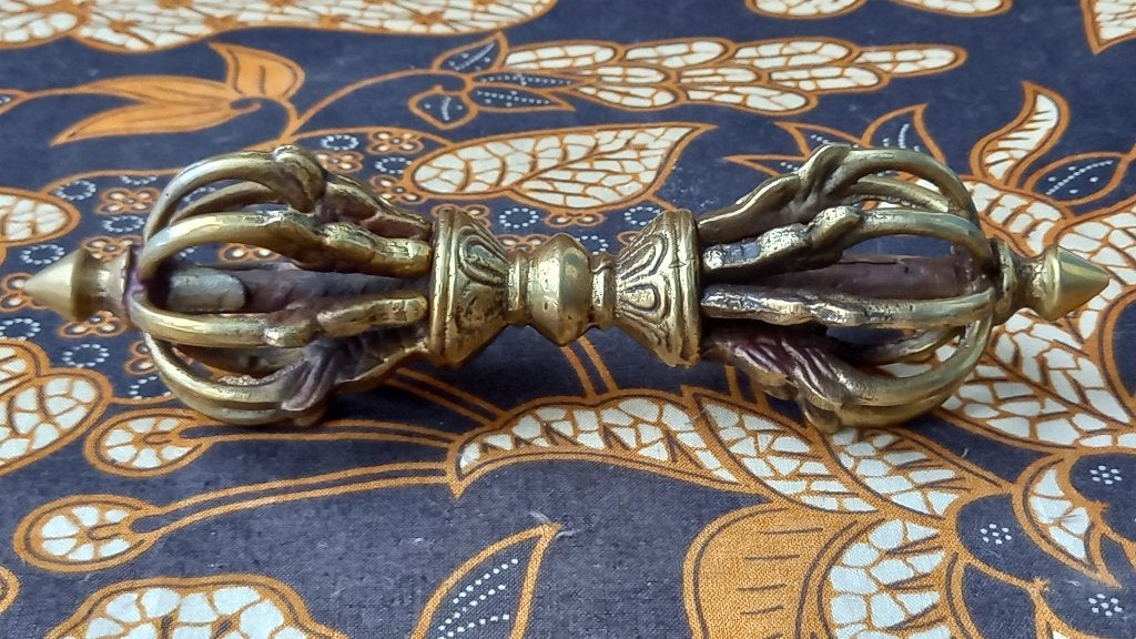 Mooie antieke Oosterse Dorje of Vajra van brons 17,5 cm., Antiek en Kunst, Ophalen of Verzenden, Ritueel object, Handgemaakt, Brons