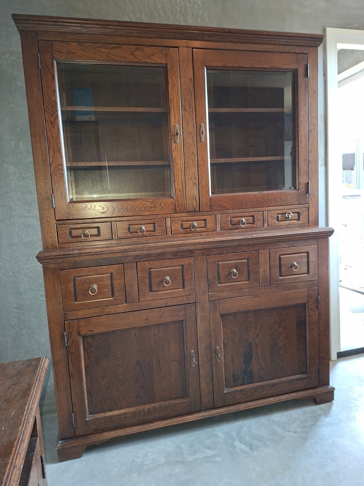 Landelijke Eiken koloniale/donker meubels, Huis en Inrichting, Ophalen, Glas, Gebruikt, Met deur(en)