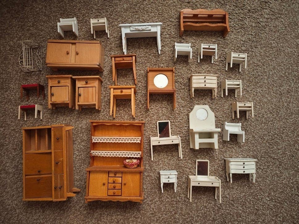 Grote set poppenhuismeubels, diverse houten meubeltjes, Ophalen of Verzenden, Gebruikt, Poppenhuis