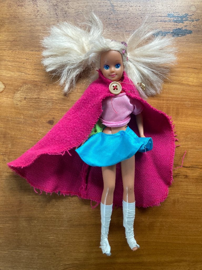 Gehavende Mega Mindy zelfredzame vrouw heldin superheldin, Verzamelen, Poppen, Ophalen of Verzenden, Gebruikt, Pop