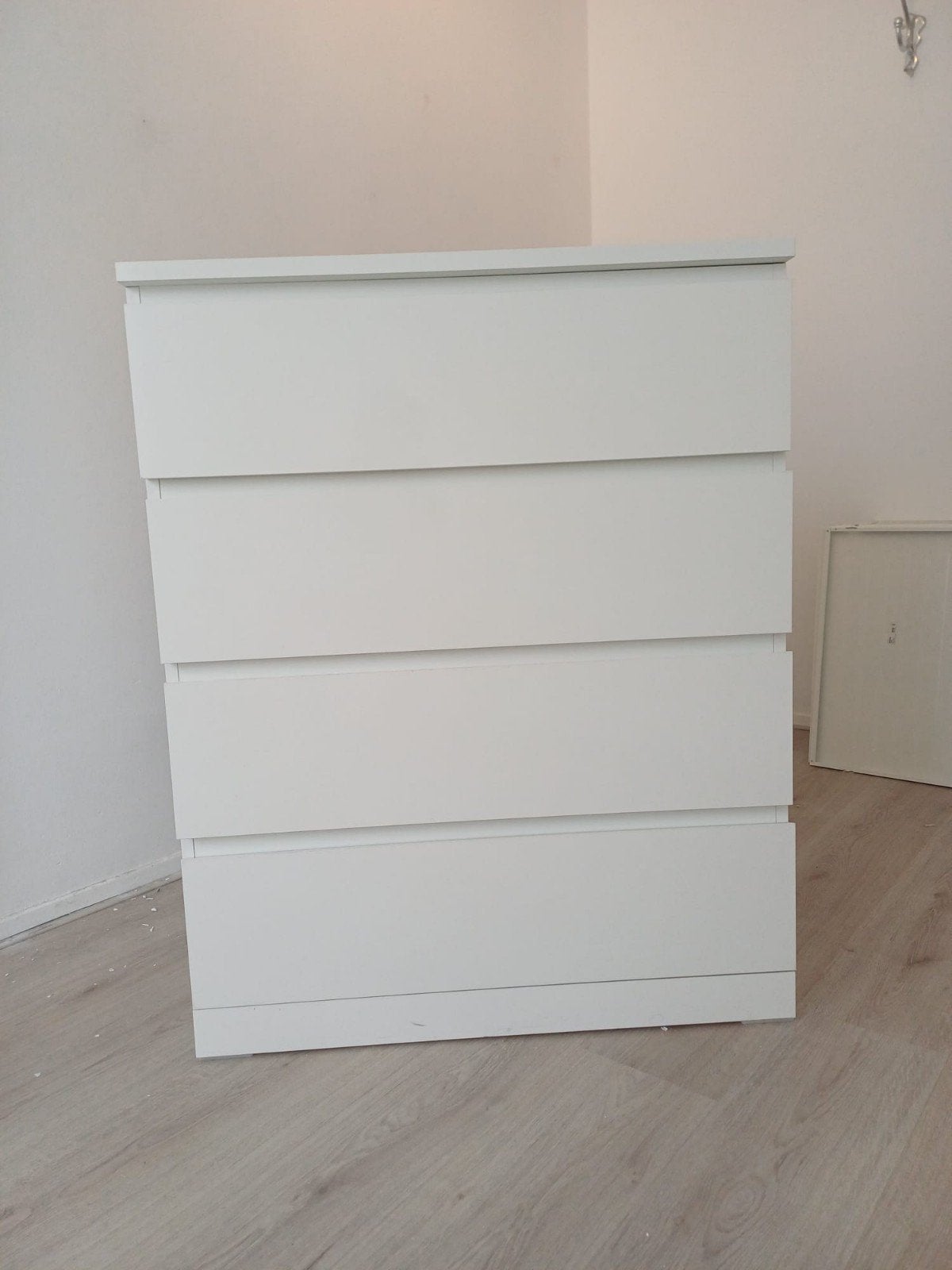 Foto 2 van Witte ladekast met 4 laden - Zo goed als nieuw