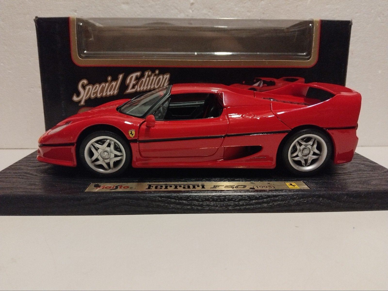 Ferrari F50 coupe closed top rood Maisto metal 1:18 KRD, Ophalen of Verzenden, Zo goed als nieuw, Auto, Maisto