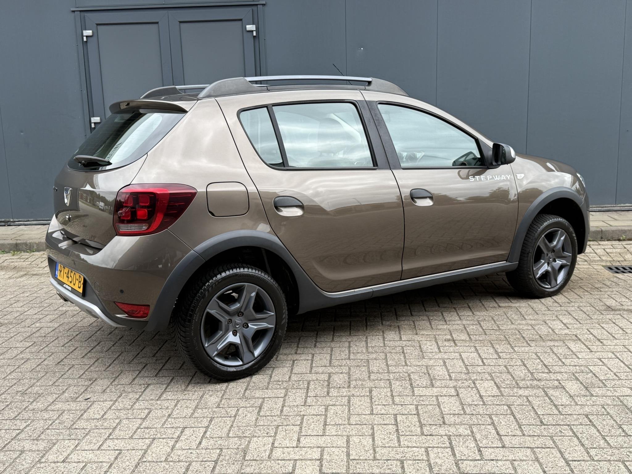 Dacia Sandero 0.9 TCe SL Stepway / Automaat / Navigatie / Ca, Auto's, 898 cc, Stof, Euro 6, Bruin