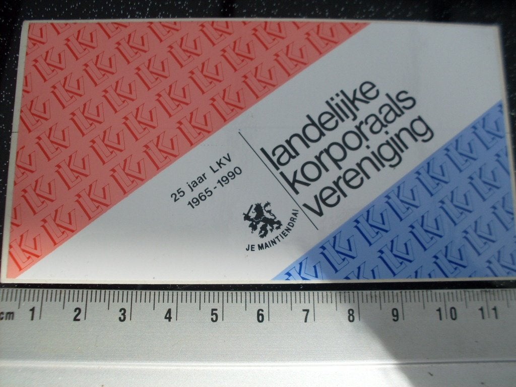 sticker landelijke korporaals vereniging LKV 1990 logo, Verzenden, Zo goed als nieuw, Bedrijf of Vereniging