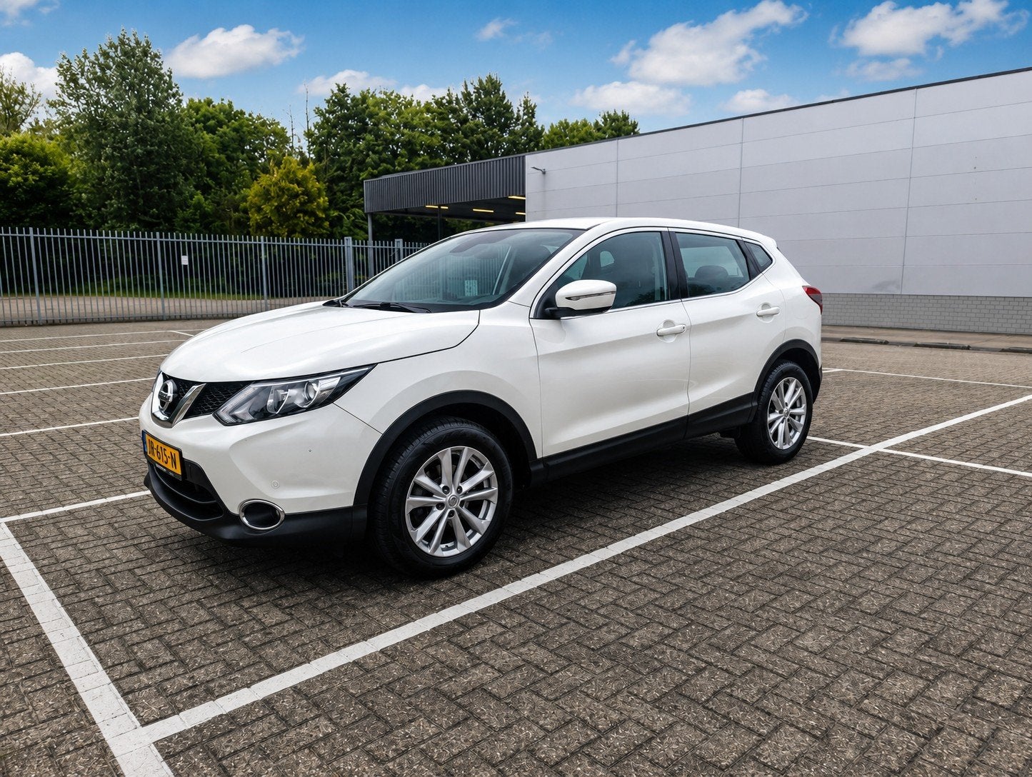 Nissan Qashqai 1.2 Dig-t 2014  147:000 kilometer, Auto's, Voorwielaandrijving, 4 cilinders, Wit, 1200 kg