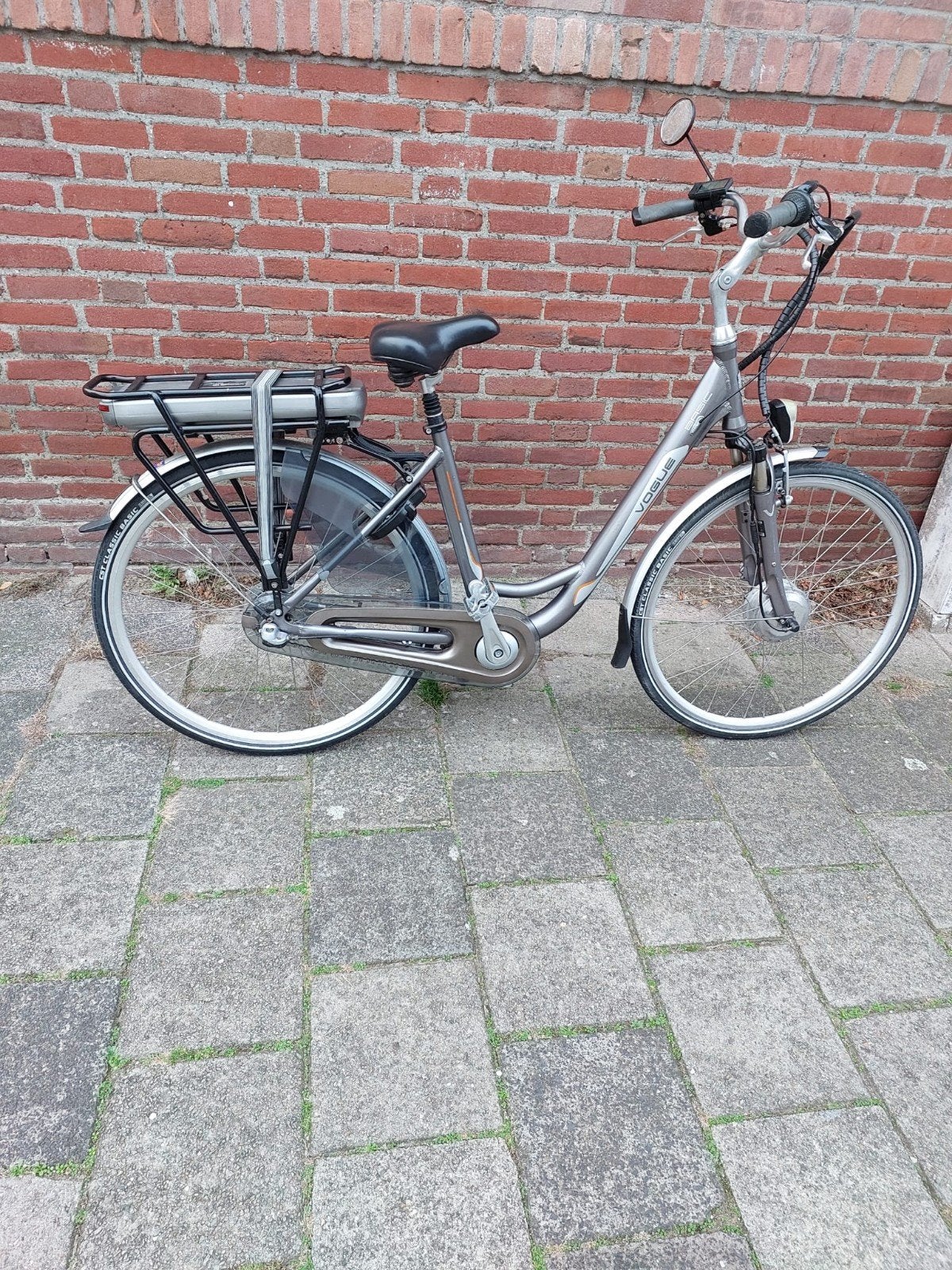 Mooie grijze Vogue Basic elektrische damesfiets, Gebruikt, 51 tot 55 cm, 50 km per accu of meer, Ophalen
