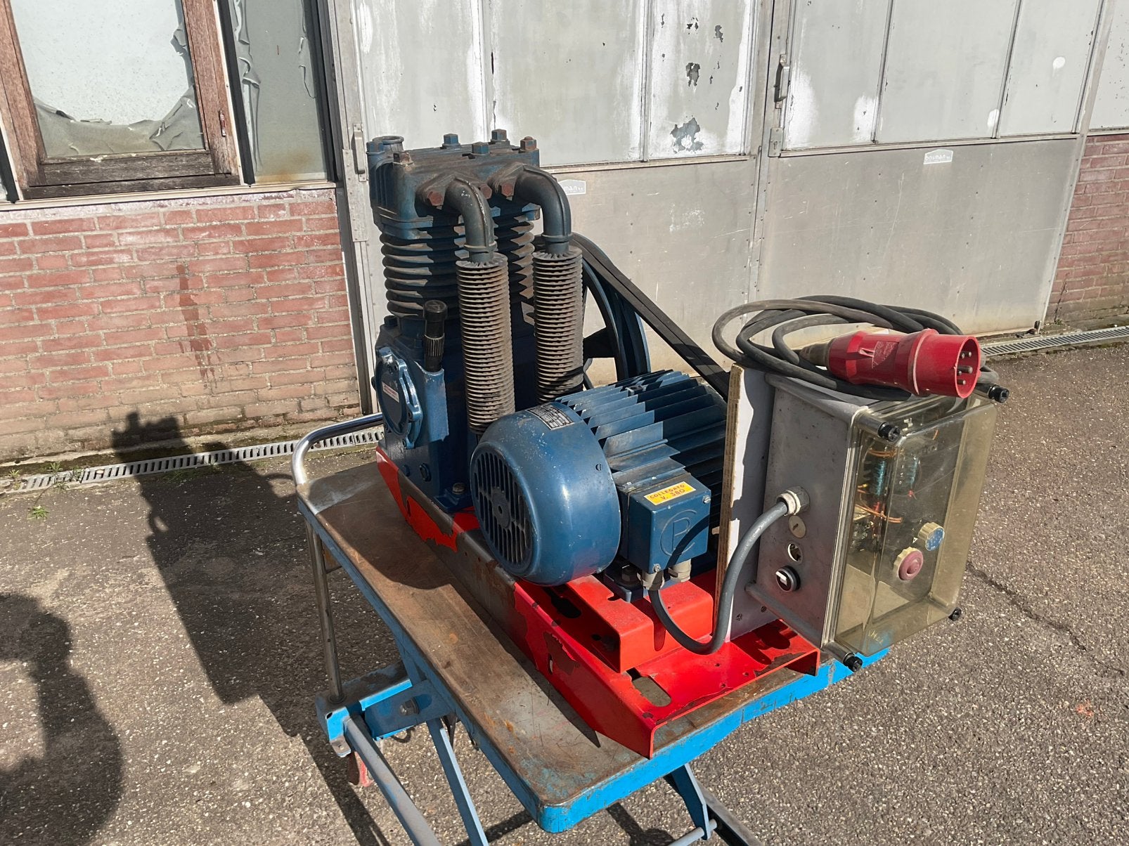 Zuiger Luchtcompressor 2 traps 380v 5.5 kW werkend, Doe-het-zelf en Verbouw, 100 liter of meer, Ophalen, Gebruikt, 10 bar of meer