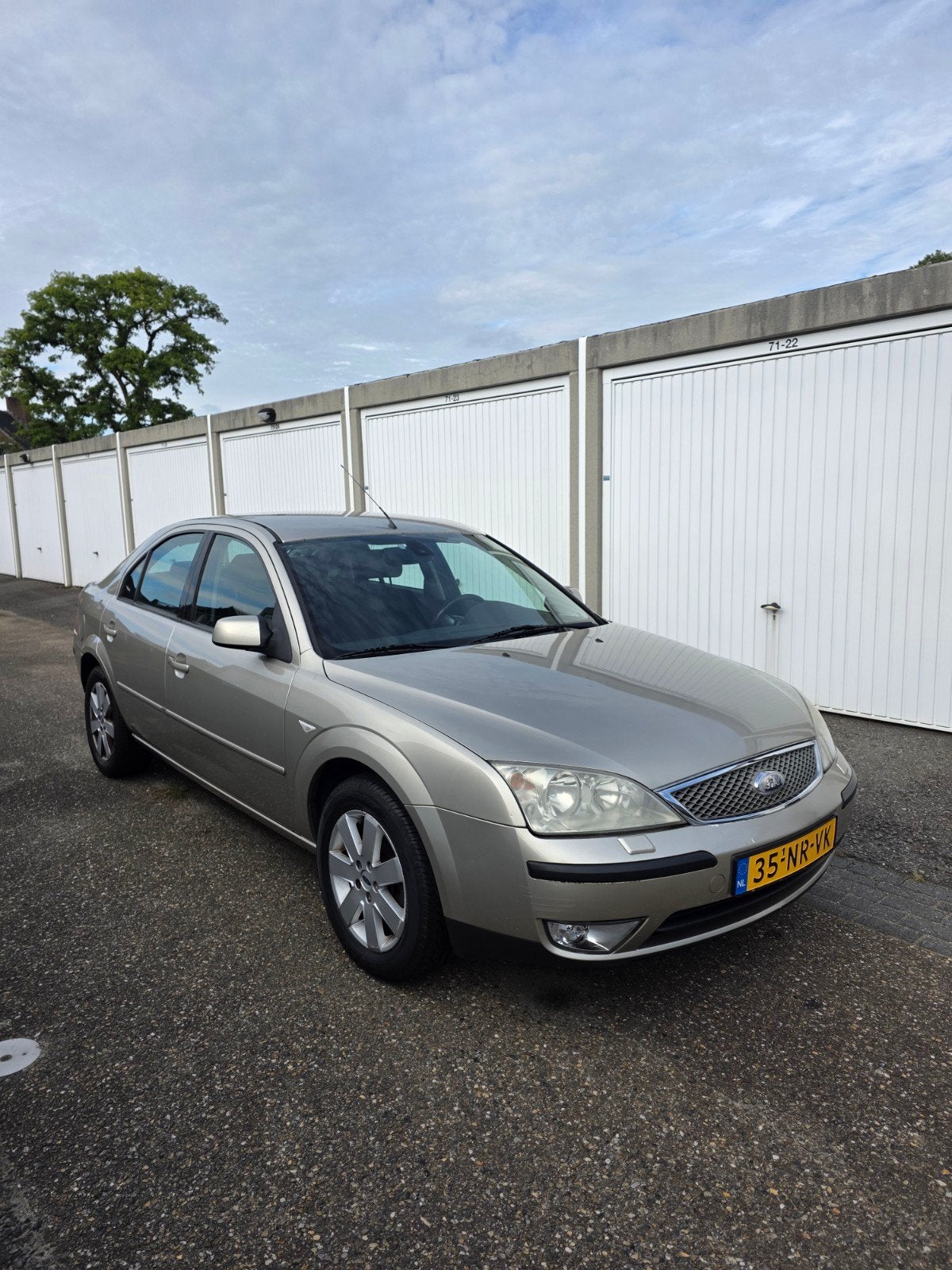 Ford Mondeo 1.8 16V 92KW HB 2004 Beige, Auto's, 125 pk, 4 cilinders, Mondeo, Beige