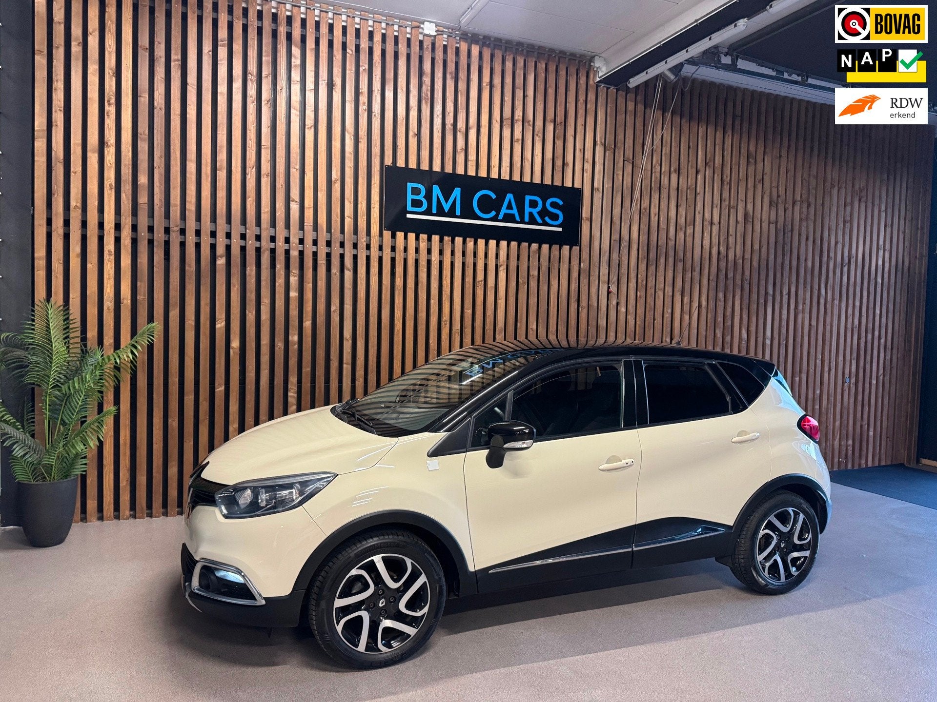 Renault Captur 0.9 TCe Helly Hansen Camera, Trekhaak, Navi, Auto's, Renault, Voorwielaandrijving, Gebruikt, Origineel Nederlands