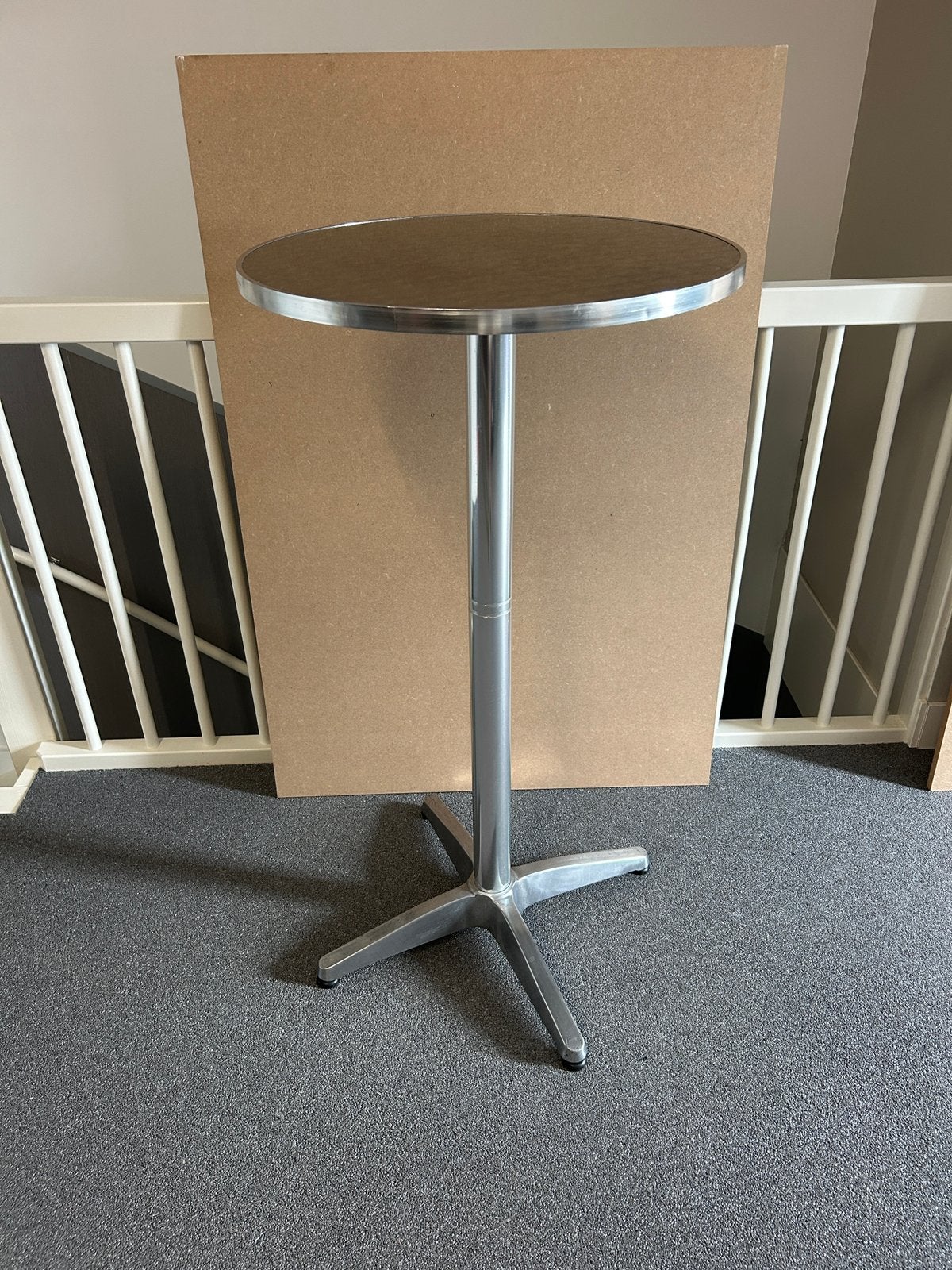 Weinig gebruikte aluminium statafel, Ophalen, Gebruikt