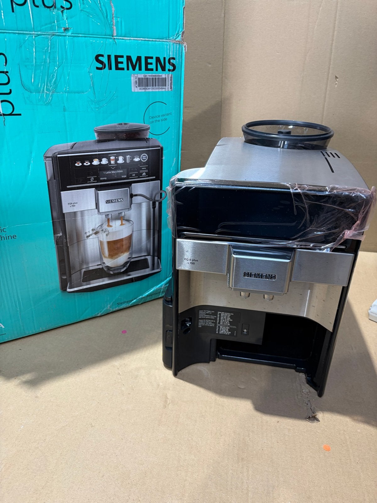 Defect Siemens EQ.6 plus S700 coffee machine ( ref 8056 ), Afneembaar waterreservoir, Espresso apparaat, Zo goed als nieuw, 4 tot 10 kopjes