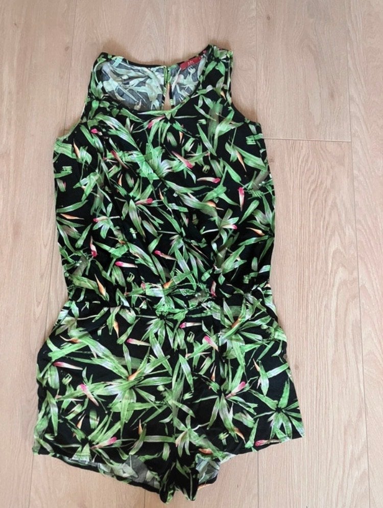 Korte jumpsuit Esprit met tropische print, Kleding | Dames, Jumpsuits, Verzenden, Gedragen, Maat 36 (S), Groen