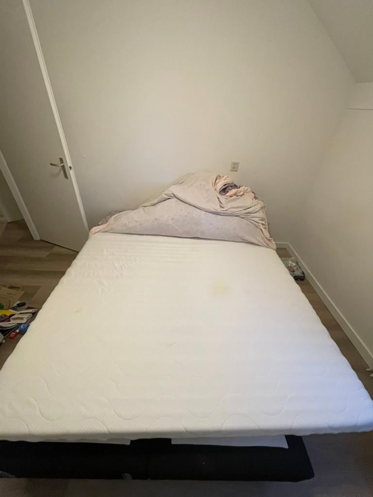 Witte matras 180 x 200 cms voor slecht 50 € zoGOEDalsNIEUW, Huis en Inrichting, Slaapkamer | Matrassen en Bedbodems, Ophalen, Zo goed als nieuw