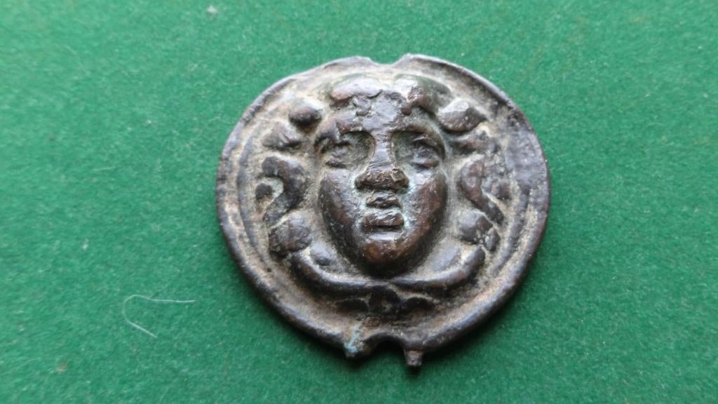 Medusa - Bronzen aplique  - Romeins 2/3e eeuw Bodemvondst, Ophalen of Verzenden, Brons