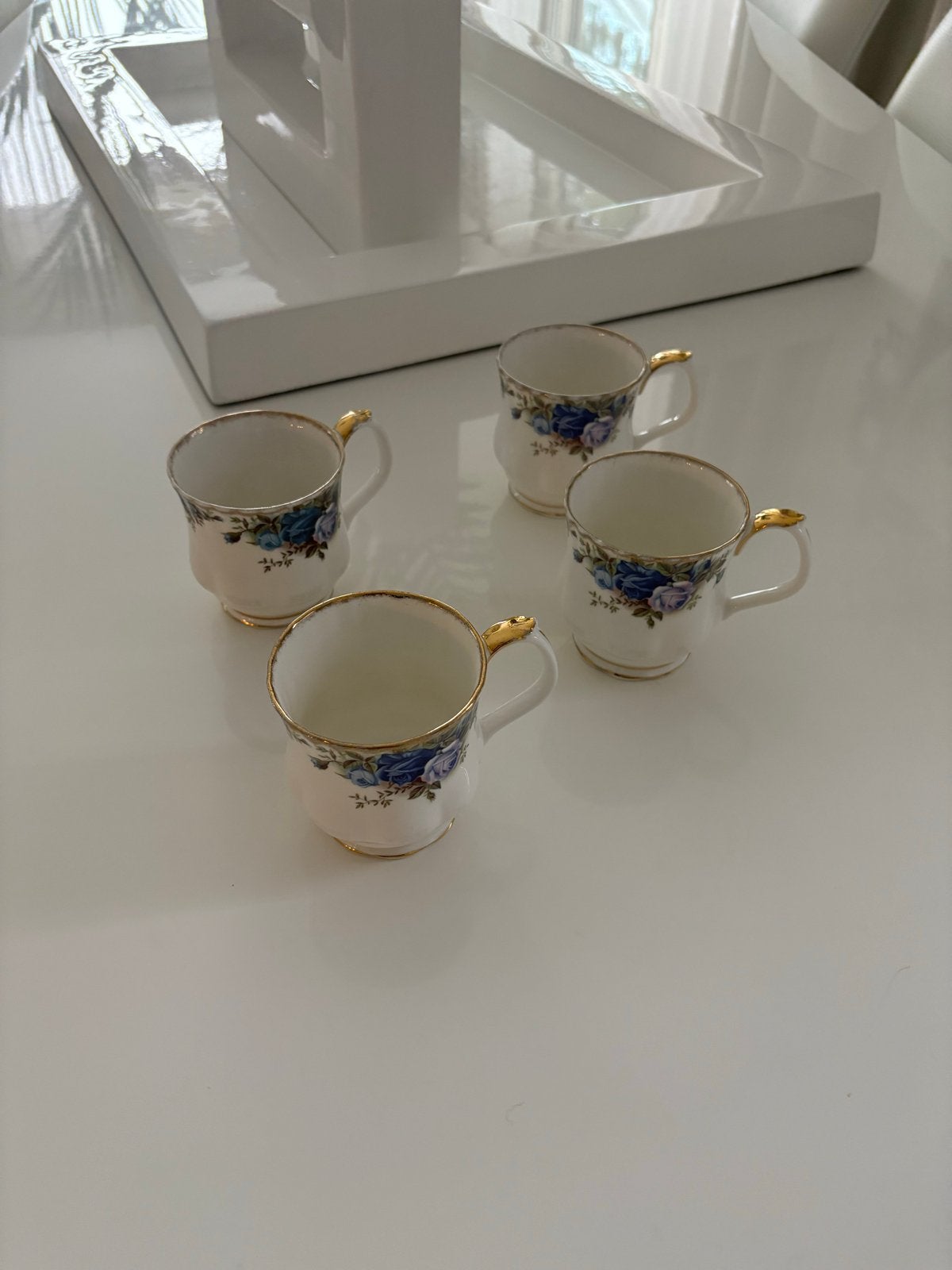 Royal Albert Moonlight Rose bekers - Set van 4, Gebruikt, Klassiek, Ophalen of Verzenden, Kop(pen) en/of Schotel(s)