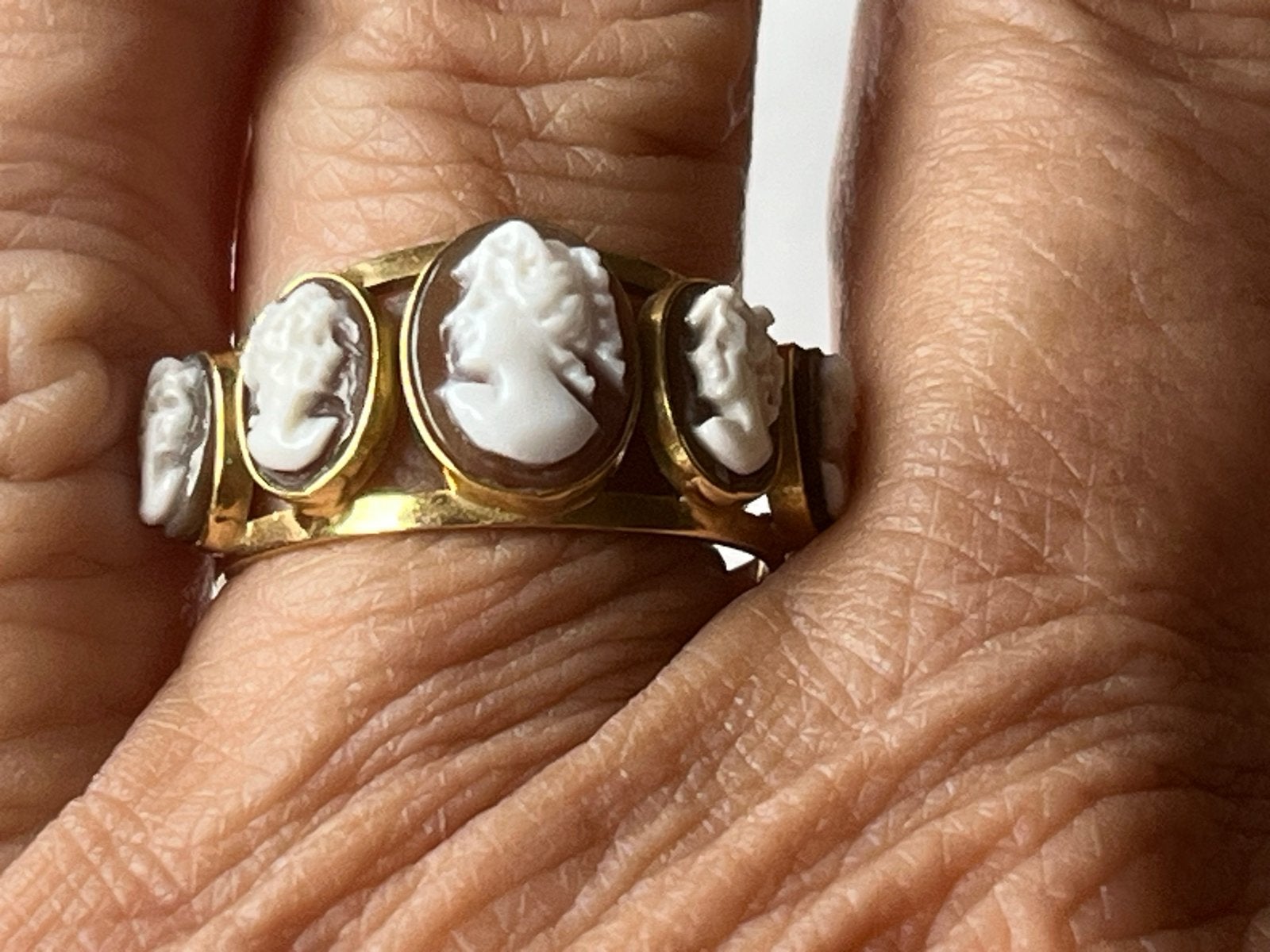 Handgemaakte Gouden Camee Ring - Uniek en Gekeurd 14 CT, Sieraden, Tassen en Uiterlijk, Verzenden, Zo goed als nieuw, 17 tot 18