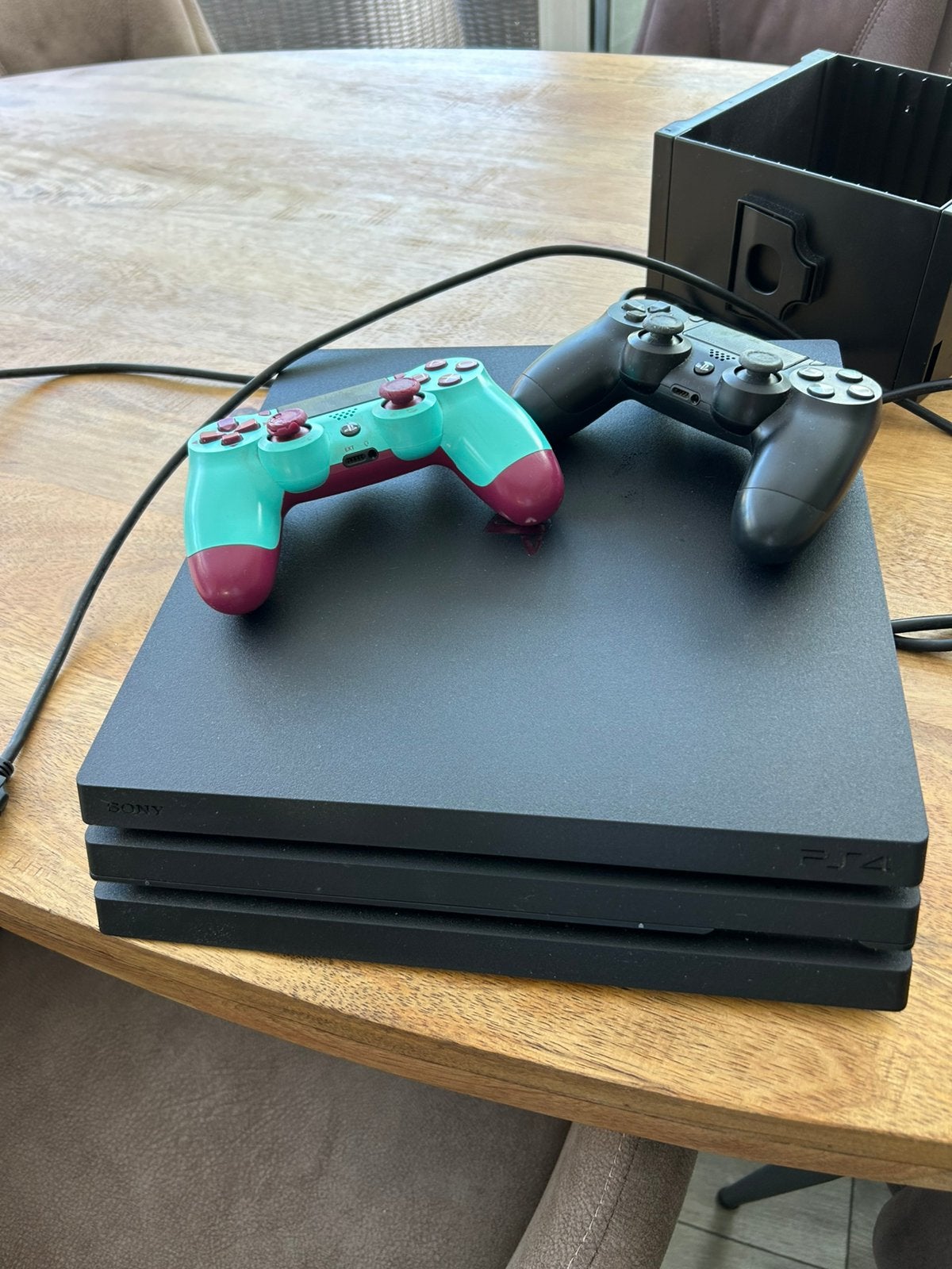 Te koop: PS 4 PRO, incl. 2 controllers en 6 spellen, Met 2 controllers, Ophalen of Verzenden, Pro, 500 GB