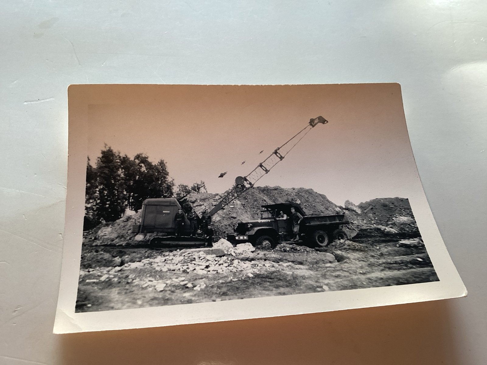 Kraan en vrachtwagen aan het werk (jaren '40-' 6x9 cm, Gebruikt, Foto, Ophalen of Verzenden, 1940 tot 1960