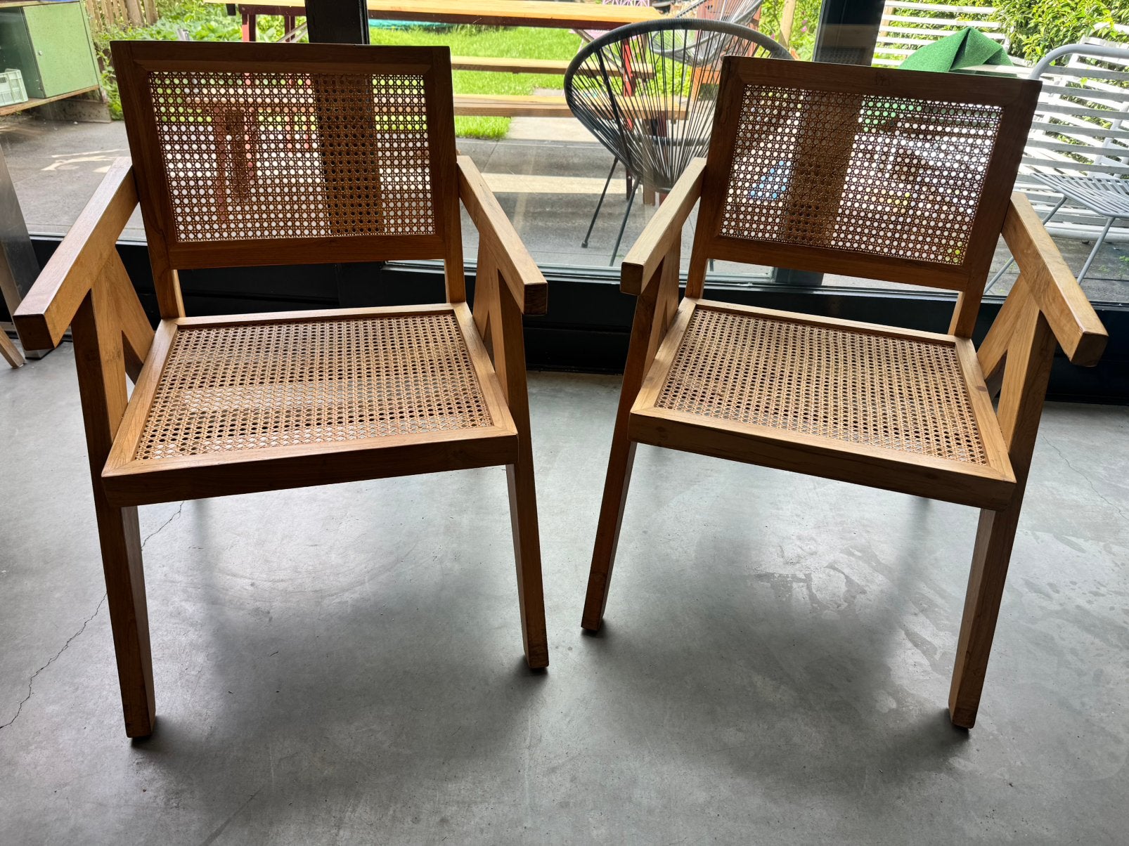 2 massief teak fauteuil (Jeanneret stijl), Ophalen, Zo goed als nieuw, Minder dan 75 cm, 50 tot 75 cm
