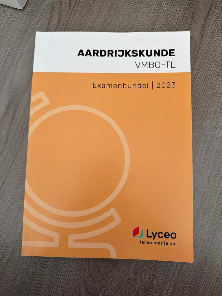 Aardrijkskunde Examenbundel VMBO-TL 2023, Boeken, Schoolboeken, Verzenden, Zo goed als nieuw, VMBO, Aardrijkskunde