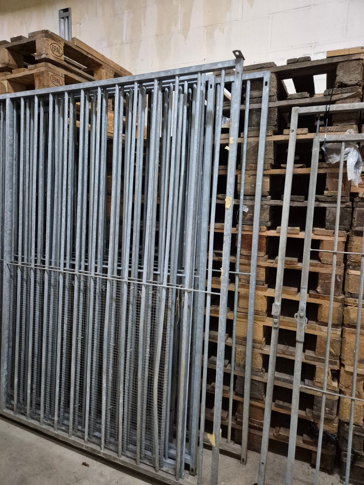 Kennel delen, Tuin en Terras, Ophalen, Met poort, Gebruikt, Spijlenhekwerk