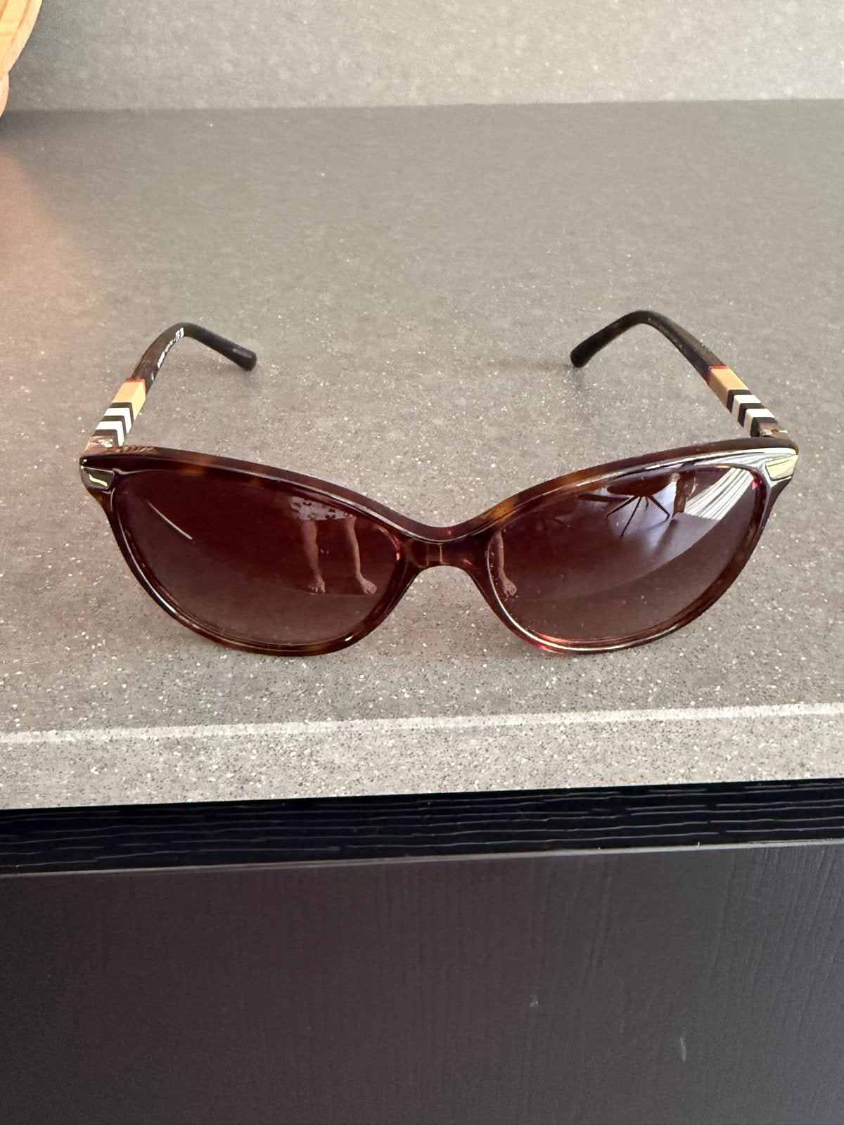 Burberry zonnebril BE4216 - Zo goed als nieuw, Zonnebril, Bruin, Zo goed als nieuw, Ophalen