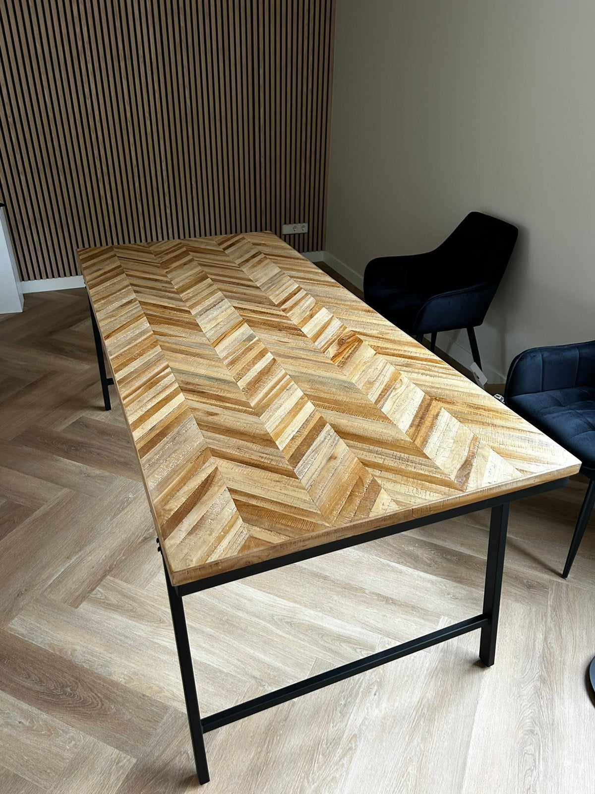 KARWEI eettafel Mateo visgraat teakhout 200 x 90 cm  Nieuw, Huis en Inrichting, Ophalen, Teakhout, 200 cm of meer, 50 tot 100 cm