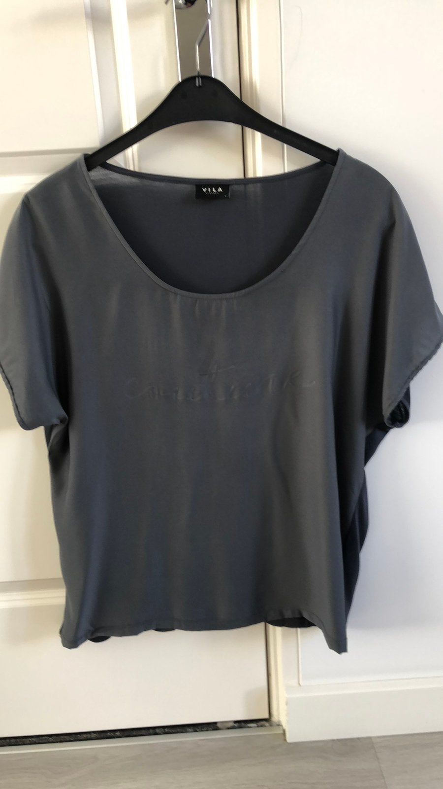 Vila grijs/groene top maat L, Kleding | Dames, Ophalen of Verzenden, Zo goed als nieuw, Grijs, Korte mouw