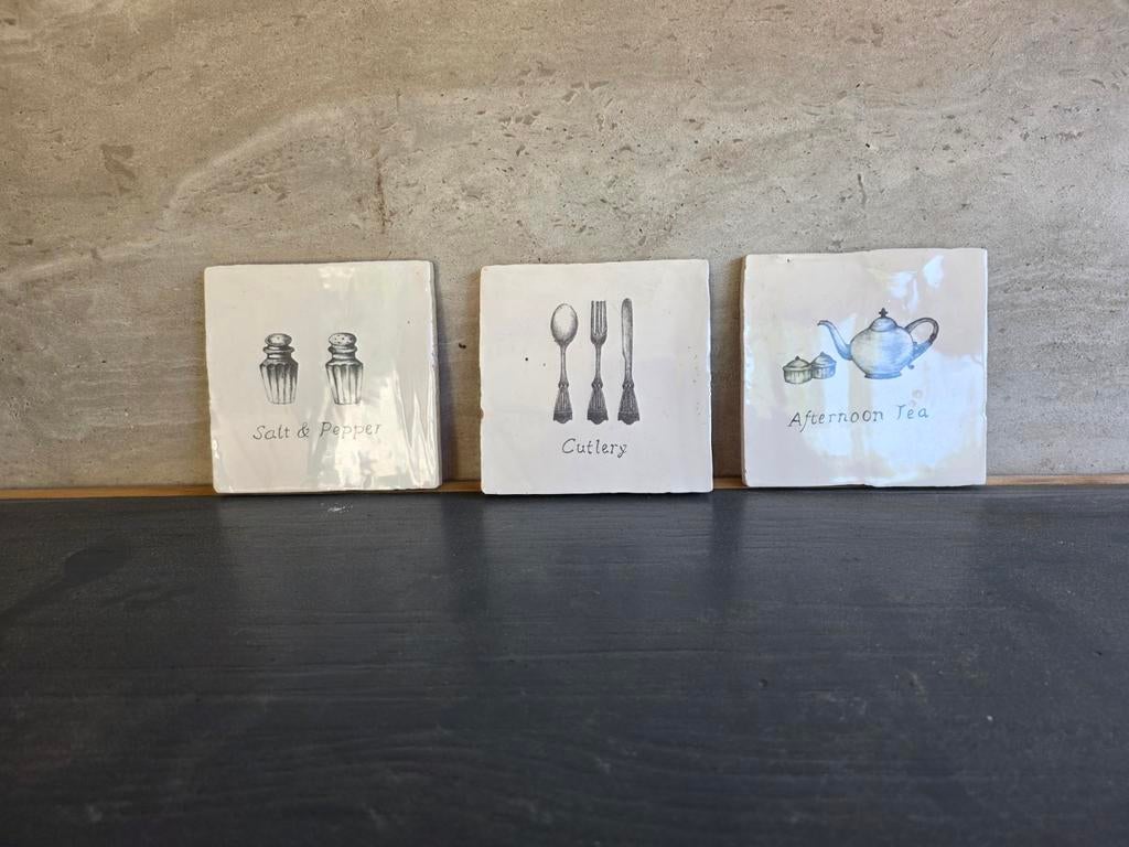 Set van 3 decoratieve tegels: Zout & Peper, Bestek, Thee, Ophalen of Verzenden, Zo goed als nieuw, Overige stijlen, Overige typen