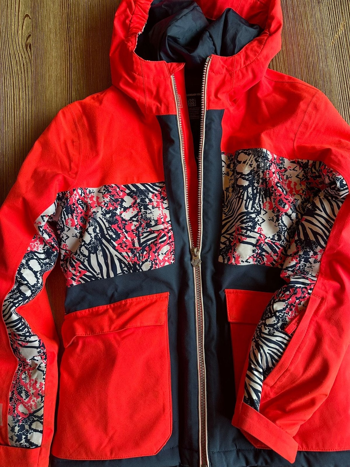 Dare2B ski-jas rood met print, maat 128, Kleding | Dames, Ophalen of Verzenden, Zo goed als nieuw, Jack