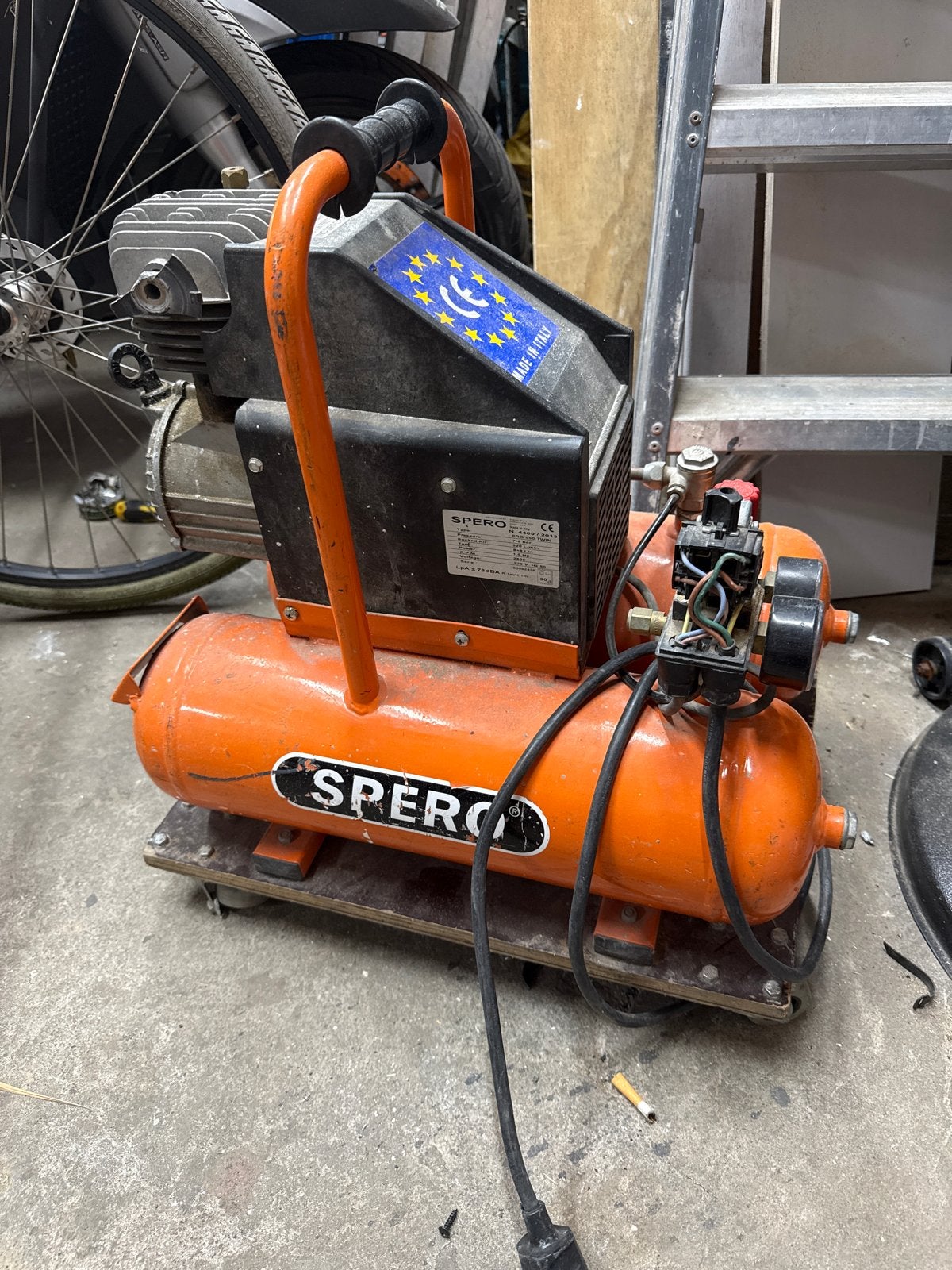 Spero PRO 550 TWIN Compressor - 230V, 8+8L tank, Ophalen, Gebruikt, 6 tot 10 bar, 25 tot 100 liter