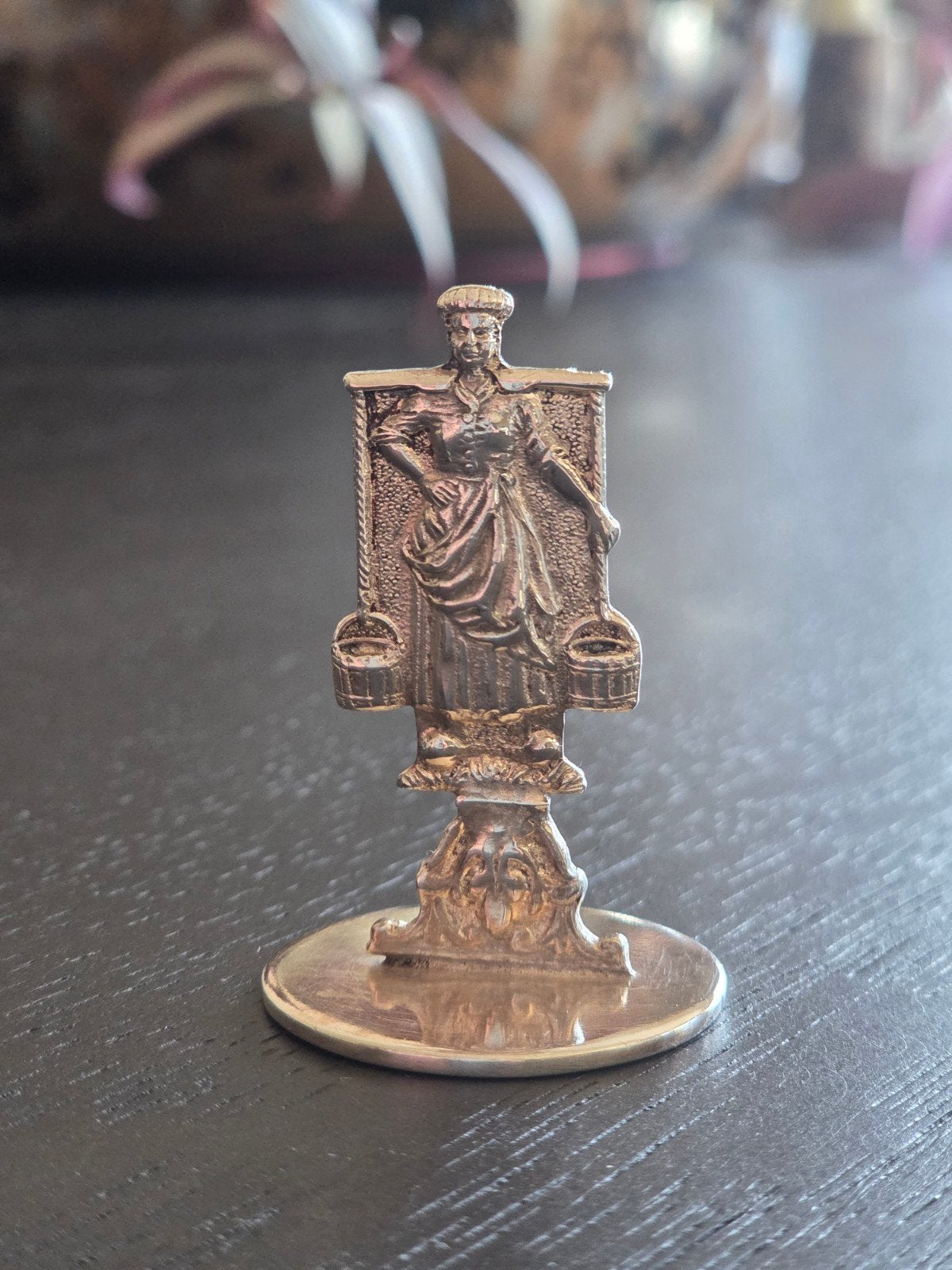 Verzilverde lakstempel van melkmeisje, Ophalen of Verzenden