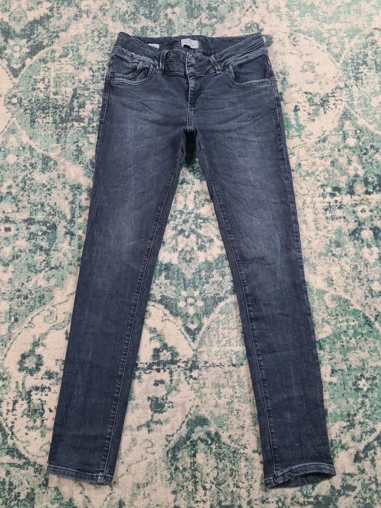 Gereserveerd, Blauw, Ophalen of Verzenden, Zo goed als nieuw, W30 - W32 (confectie 38/40)