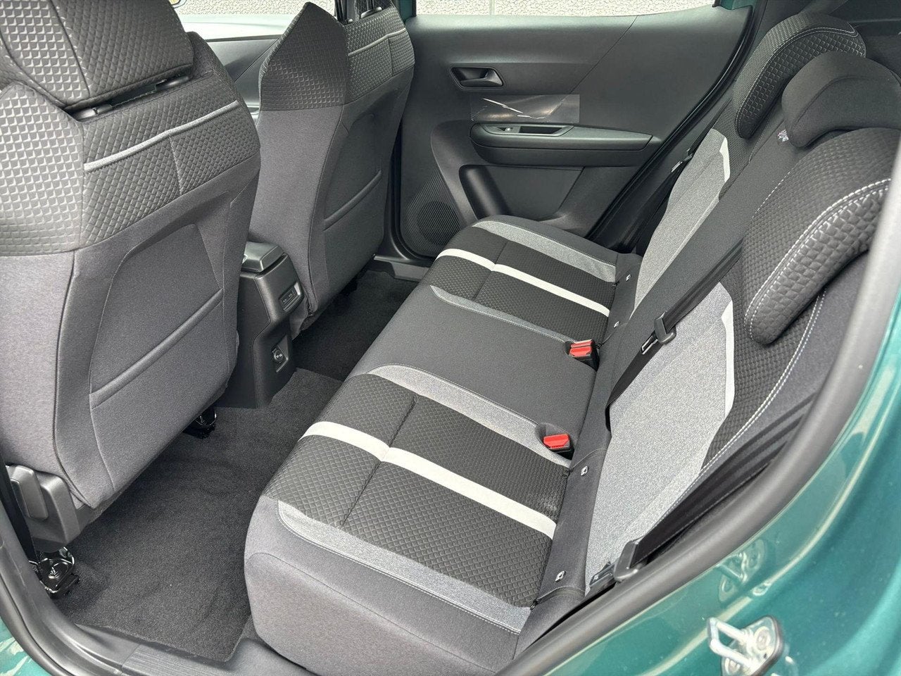 Foto 10 van Opel Frontera 1.2 Turbo Hybrid 136pk eDCT | VOORRAAD VOORDEE