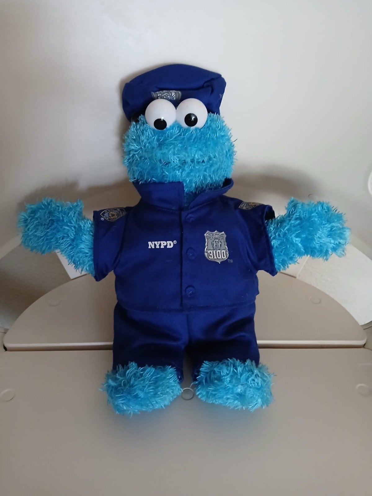 Sesamstraat Knuffel Koekiemonster als politie agent. 30.cm., Gebruikt, Overige karakters, Overige typen, Blauw