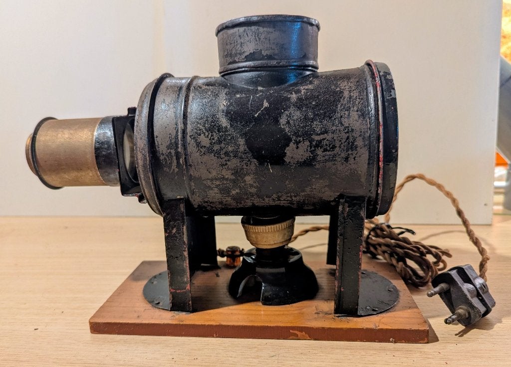 Toverlantaarn of magic lantern met glasplaatverhalen, Ophalen, Voor 1940, Projector
