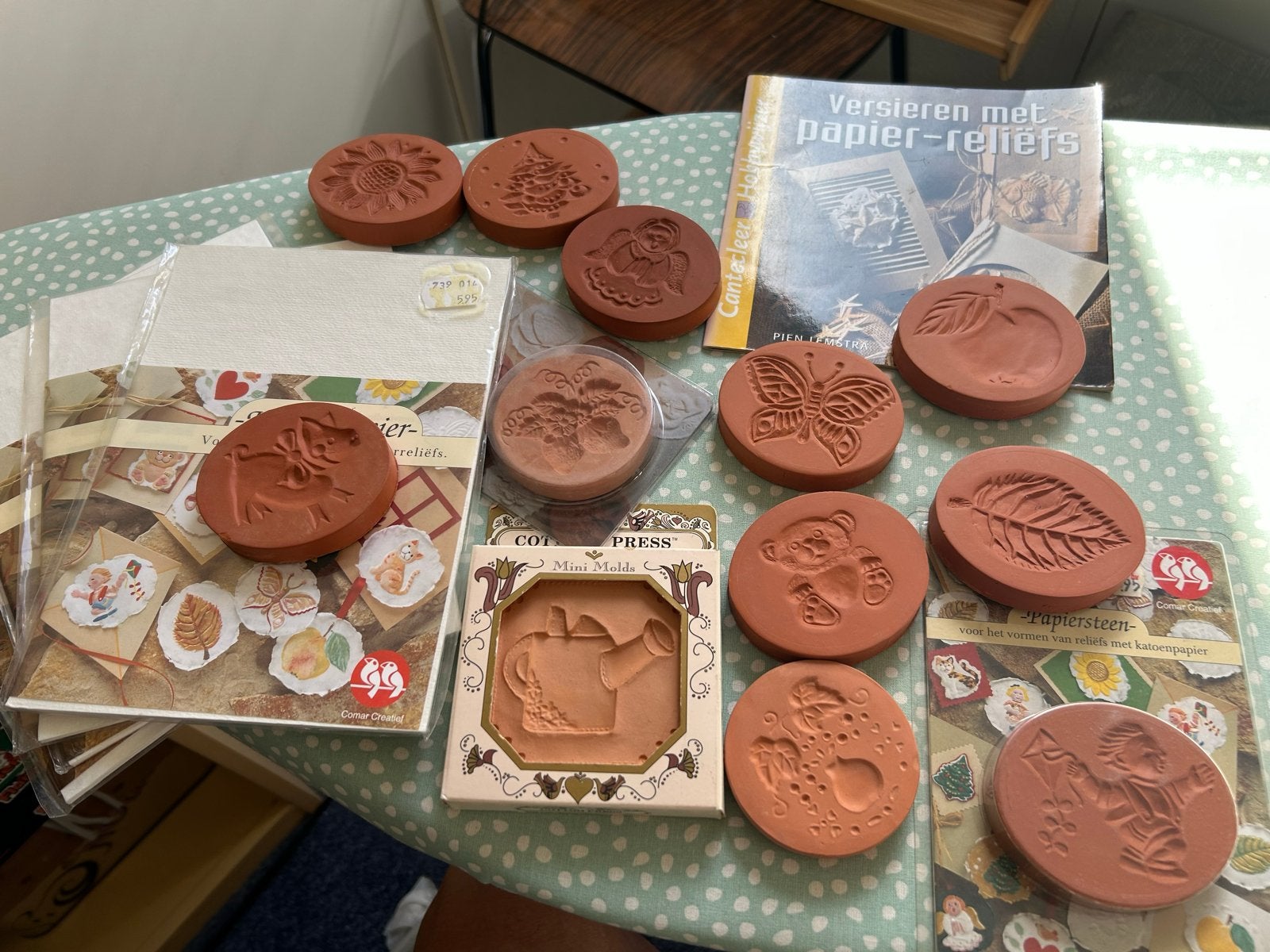 Knutselset met katoen papier reliëfstempels en boek, Hobby en Vrije tijd, Gebruikt, Handgemaakt, Dieren, Ophalen of Verzenden