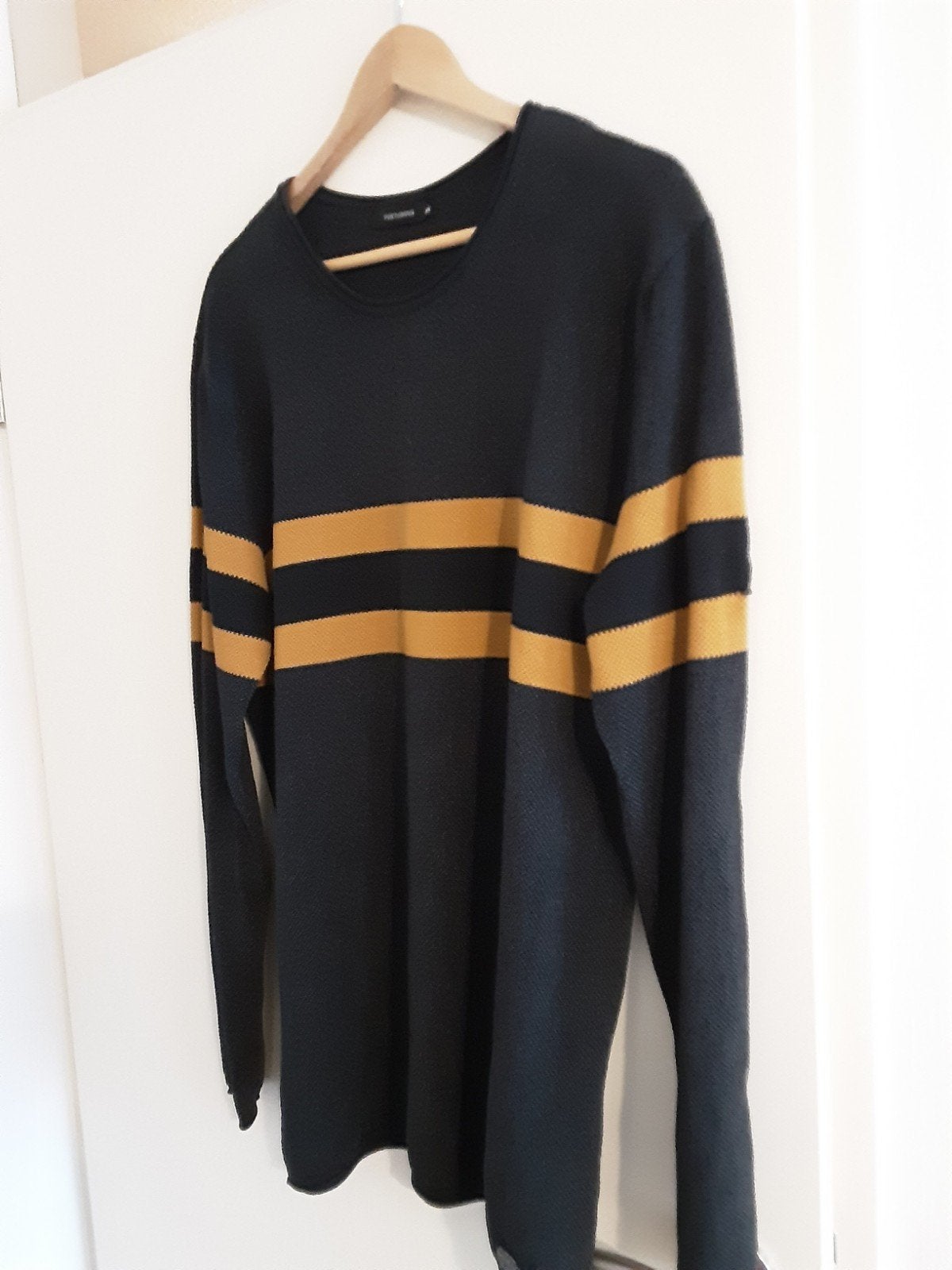 Heren trui van Portonova
Kleur zwart met okergeel
Maat XXL, Kleding | Heren, Truien en Vesten, Portonova, Overige maten, Ophalen of Verzenden