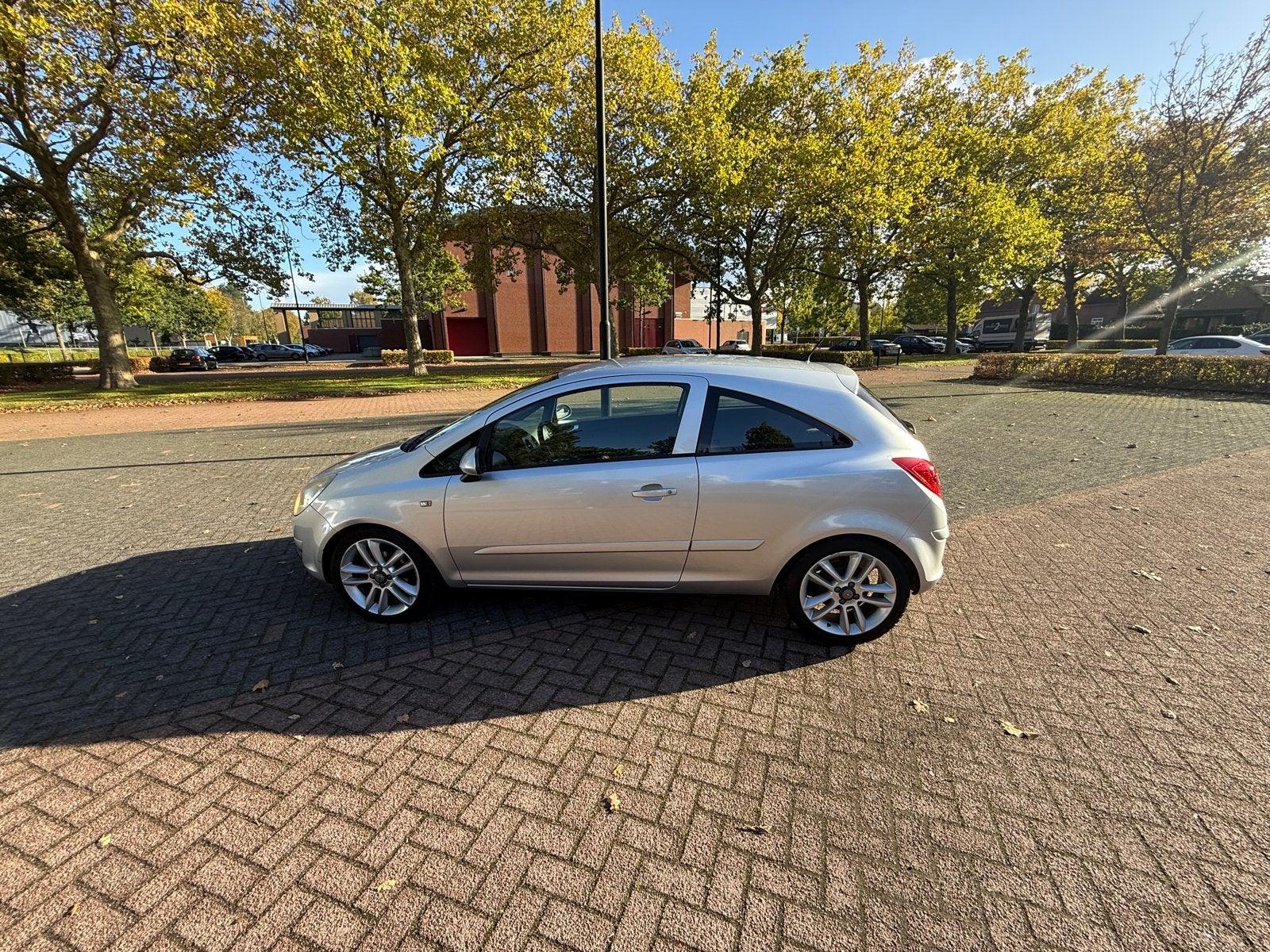 Opel Corsa 1.4 (lage kilometerstand) met carplay automaat, Auto's, Zwart, 4 cilinders, 49 €/maand, Origineel Nederlands