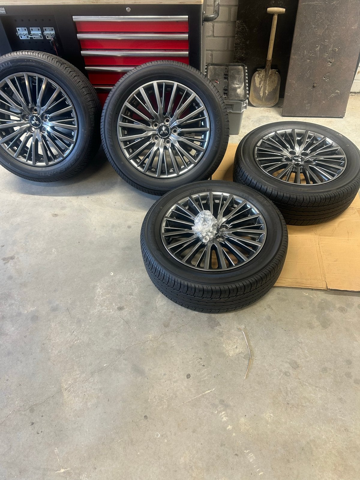 Set banden + velgen 225/55R18 van Mitsubitshi outlander, Ophalen, 18 inch, Gebruikt, Banden en Velgen