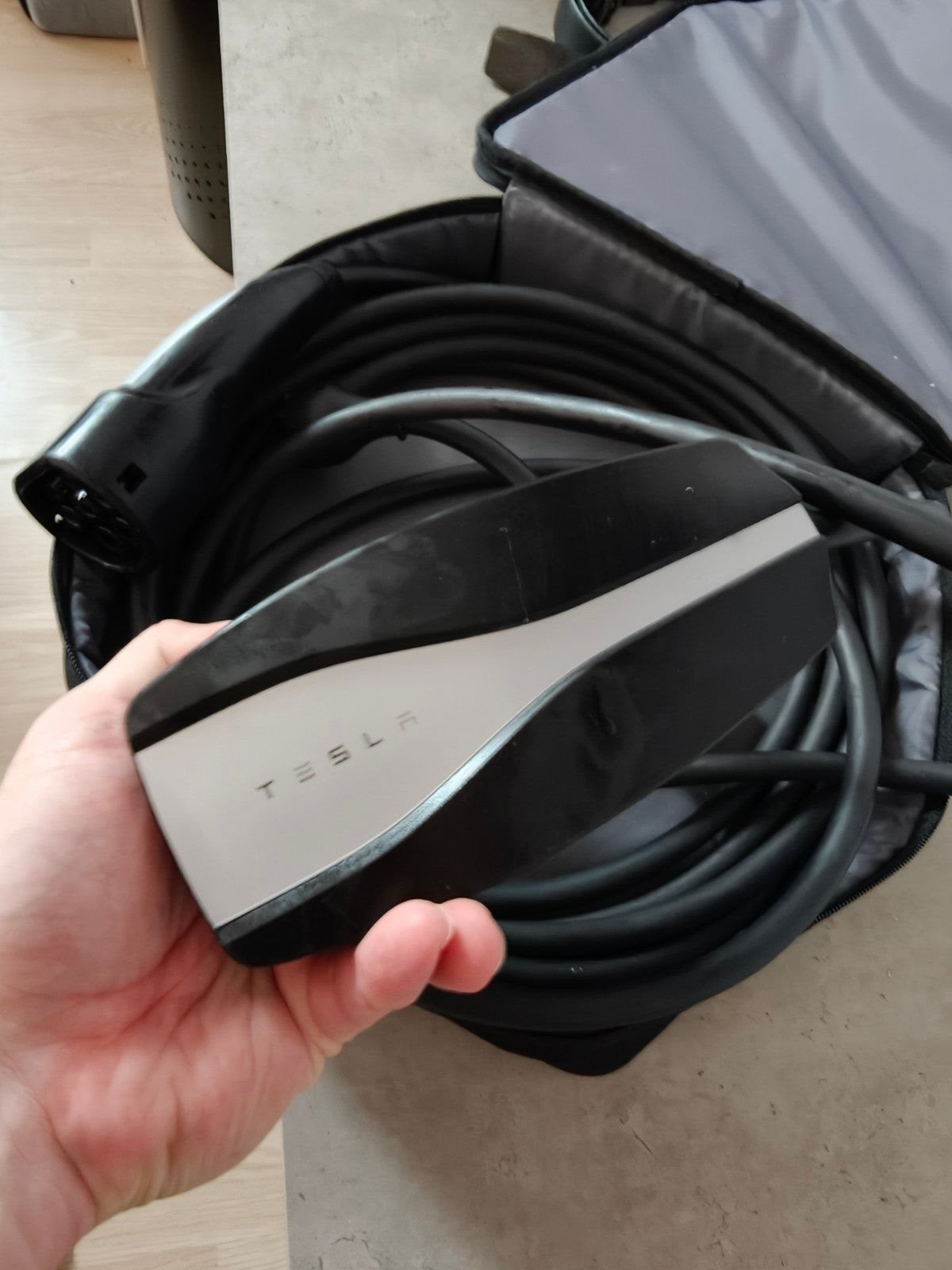 Tesla Universal Mobile Connector (UMC) Gen 2 thuislader, Ophalen of Verzenden, Zo goed als nieuw, Laadkabel