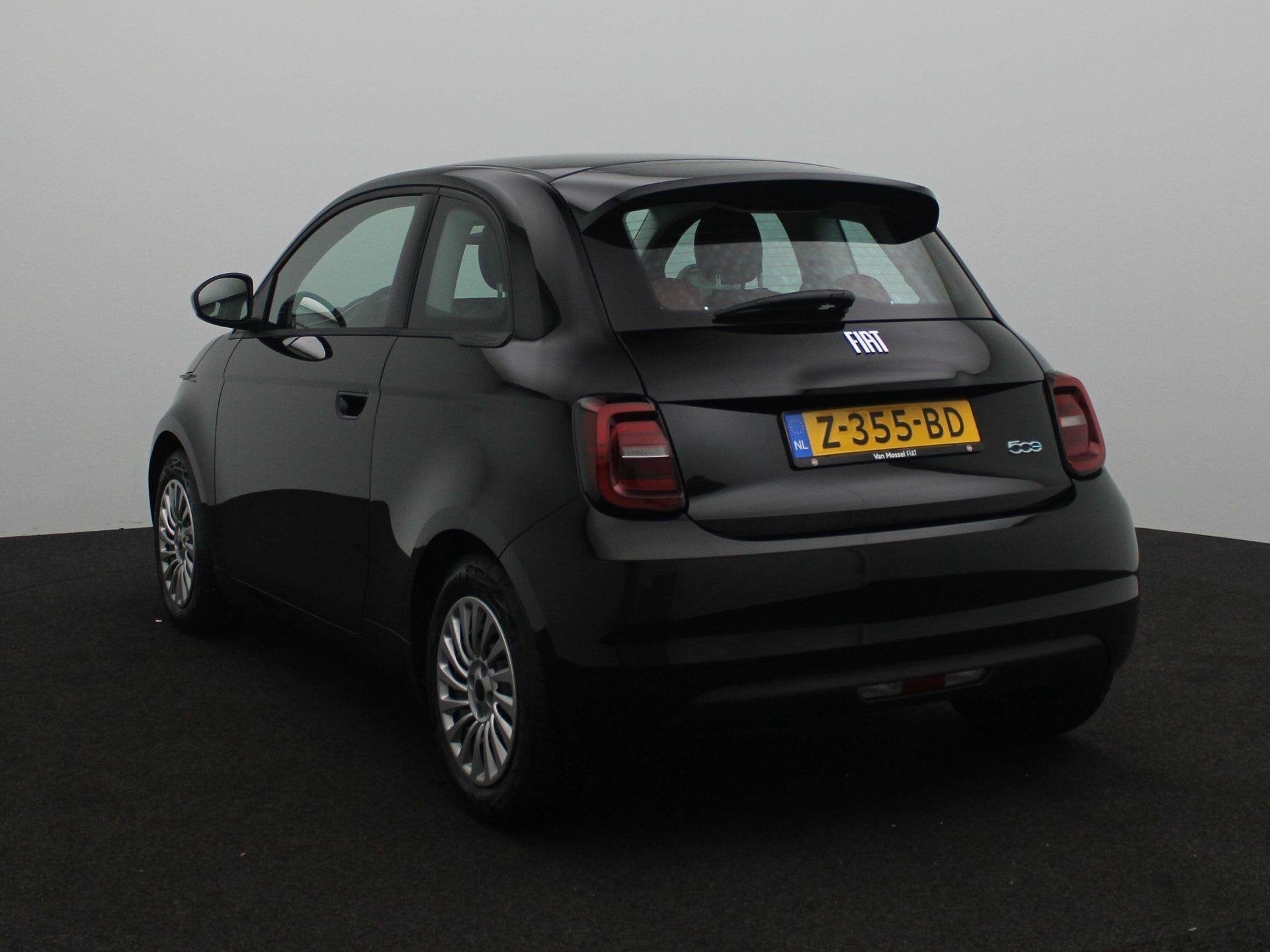 Fiat 500e 42 kWh | Lederen bekleding |, Auto's, Stof, 4 stoelen, Zwart, Origineel Nederlands