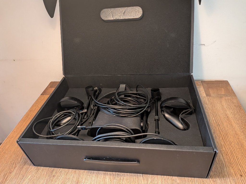 Oculus Rift CV1 VR-headset met controllers en sensoren, Ophalen of Verzenden, Gebruikt, VR-bril, Pc