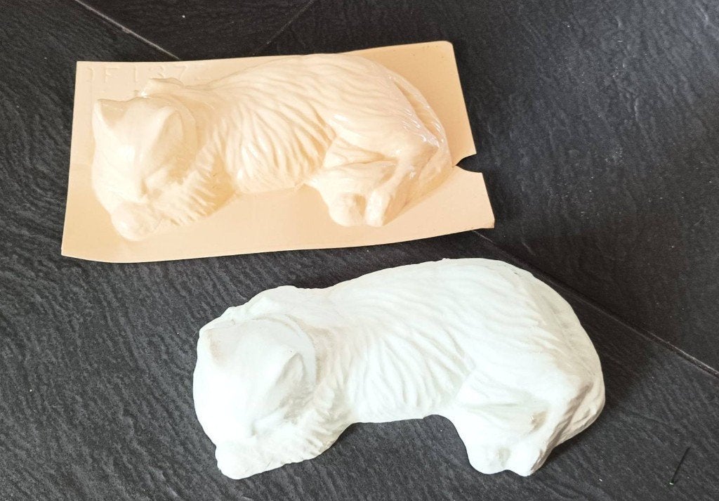 gipsmal  slapende poes, Hobby en Vrije tijd, Ophalen of Verzenden, Zo goed als nieuw, Dieren, Knutselmateriaal