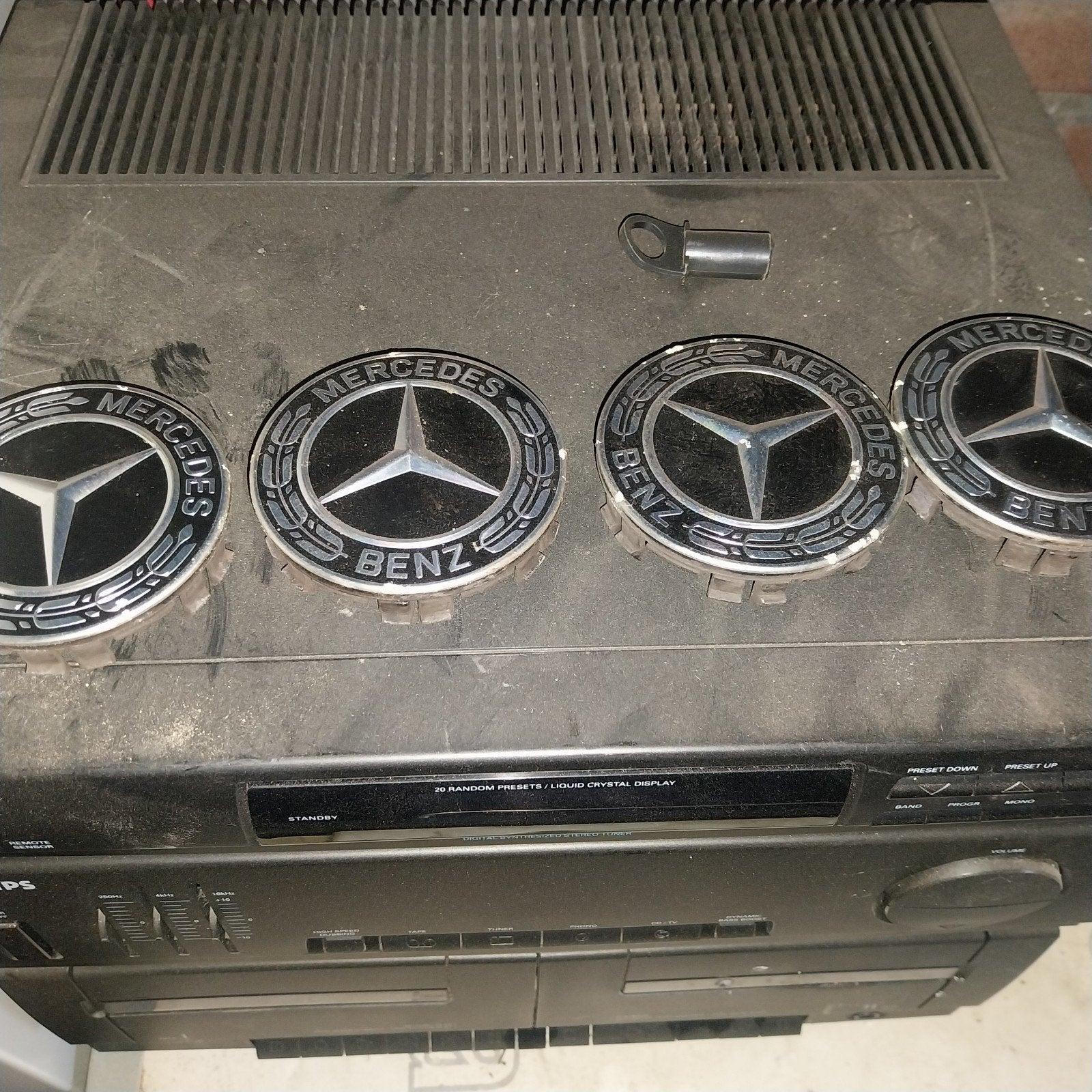 Mercedes logos, Auto diversen, Ophalen of Verzenden